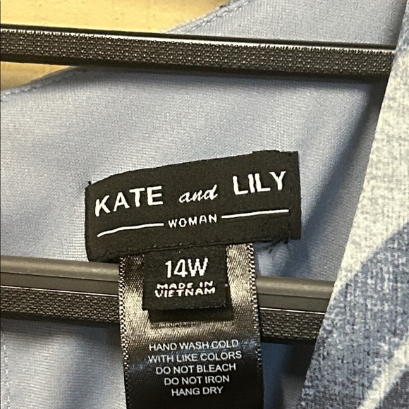 Floral Blue Maxi Dress - Picture 3 of 8